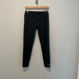 NWOT Saucony Run Dry Ankle Black Athletic Workout Running Legging